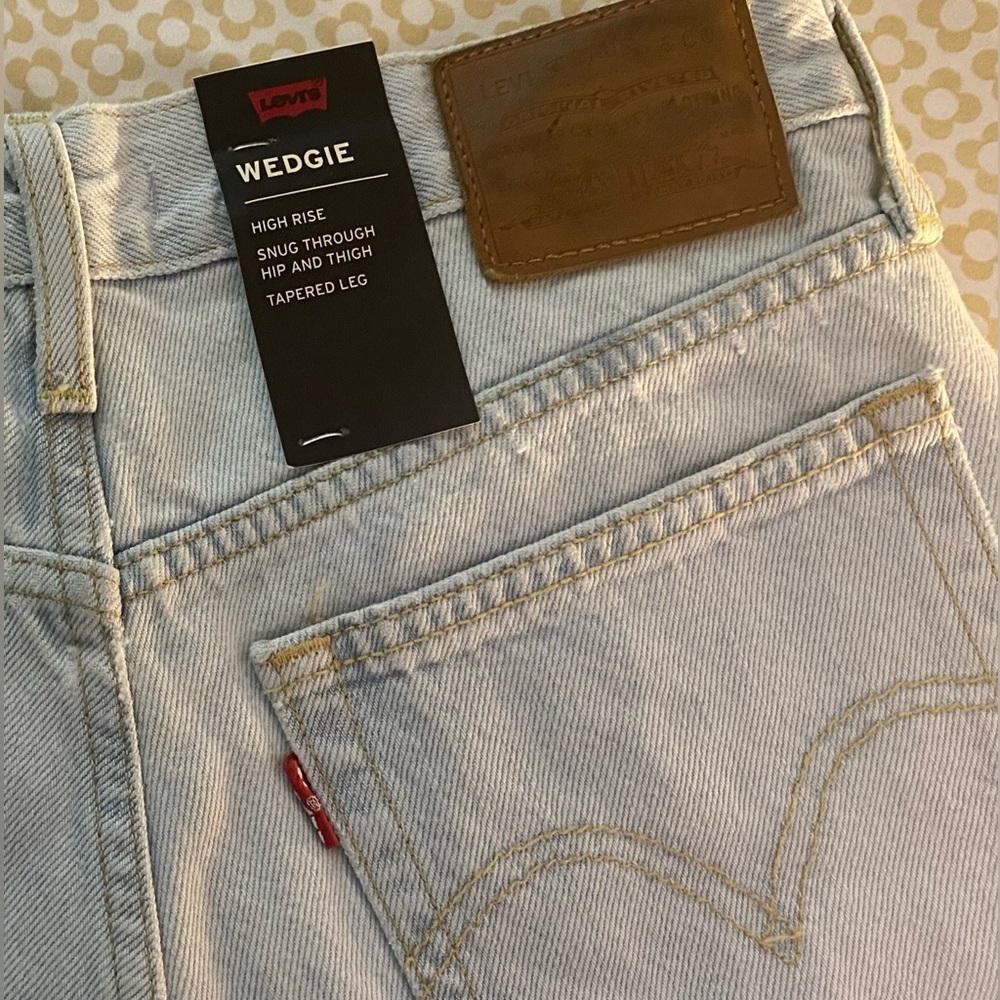 Levi’s Wedgie Straight Leg Jeans (26W)